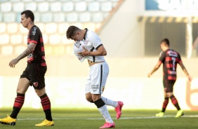 Danilo Avelar comemorando seu gol marcado contra o Oeste pelo Campeonato Paulista