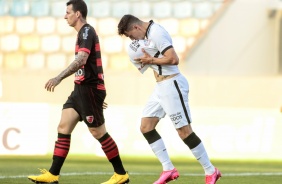 Danilo Avelar comemorando seu gol marcado contra o Oeste pelo Campeonato Paulista