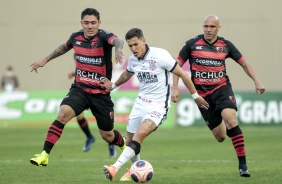 Mateus Vital em ação contra o Oeste pela última rodada da primeira fase do Campeonato Paulista