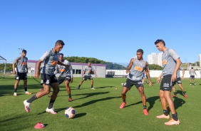 Jogadores na atividade da tarde desta segunda-feira no CT Dr. Joaquim Grava