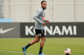 Everaldo no treino da tarde desta quarta-feira no CT Dr. Joaquim Grava