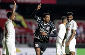 J marcou o segundo tento do Corinthians contra o RB Bragantino