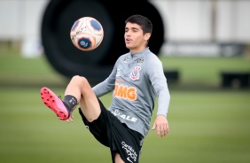 Ángelo Araos no último treino do Corinthians antes do jogo contra o Mirassol