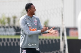 Atacante Jô no último treino do Corinthians antes do jogo contra o Mirassol