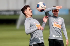 Avelar no ltimo treino do Corinthians antes do jogo contra o Mirassol