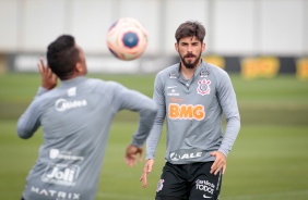 Bruno Méndez no último treino do Corinthians antes do jogo contra o Mirassol