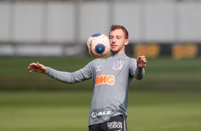 Carlos Augusto no último treino do Corinthians antes do jogo contra o Mirassol
