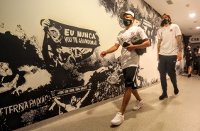 Cássio chegando para o jogo contra o Mirassol, pela semifinal do Paulistão