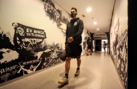 Danilo Avelar chegando para o jogo contra o Mirassol, pela semifinal do Paulisto