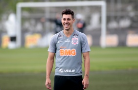 Danilo Avelar no último treino do Corinthians antes do jogo contra o Mirassol