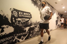 Éderson chegando para o jogo contra o Mirassol, pela semifinal do Paulistão