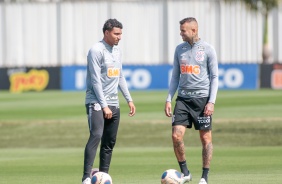 Éderson e Luan no último treino do Corinthians antes do jogo contra o Mirassol
