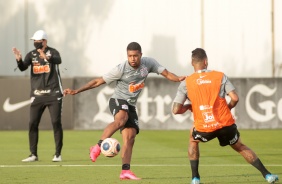 Éderson e Tiago Nunes no treinamento desta sexta-feira no CT Joaquim Grava