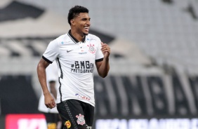 Éderson feliz com seu gol contra o Mirassol, pela semifinal do Paulistão