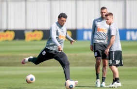 Éderson, Ramiro e Luan no último treino do Corinthians antes do jogo contra o Mirassol