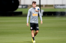 Lucas Piton no último treino do Corinthians antes do jogo contra o Mirassol