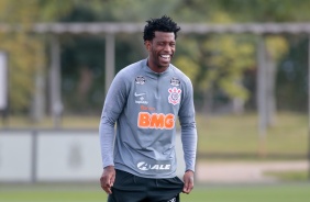 Zagueiro Gil no último treino do Corinthians antes do jogo contra o Mirassol