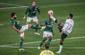 Atacante Jô durante jogo contra o Palmeiras, pela final do Paulistão 2020