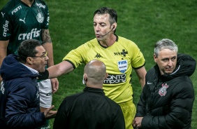 Juiz Rafael Claus durante jogo contra o Palmeiras, pela final do Paulistão 2020