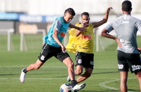 Cantillo e Everaldo no treino desta quinta-feira no CT Joaquim Grava