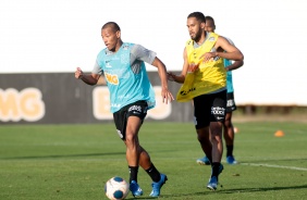 Ruan e Everaldo no treino desta quinta-feira no CT Joaquim Grava