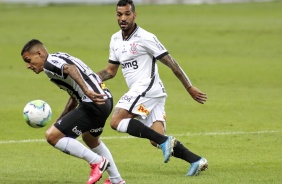 Arana e Michel Macedo no duelo entre Corinthians e Atlético Mineiro