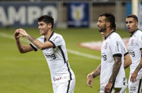 Araos e Michel Macedo no jogo contra o Atltico Mineiro, pelo Brasileiro