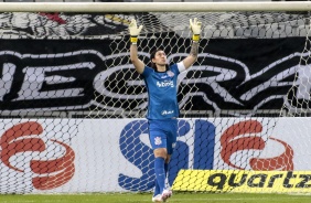 Cássio atuando contra o Atlético Mineiro