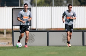 Danilo Avelar e Mateus Vital na atividade da manh desta segunda-feira no CT Dr. Joaquim Grava