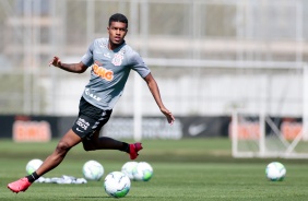 Jogadores na atividade da manhã desta segunda-feira no CT Dr. Joaquim Grava