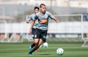Jogadores na atividade da manhã desta segunda-feira no CT Dr. Joaquim Grava