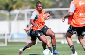 Jogadores na atividade da manhã desta segunda-feira no CT Dr. Joaquim Grava
