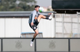 Jogadores na atividade da manhã desta segunda-feira no CT Dr. Joaquim Grava