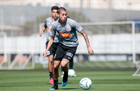 Jogadores na atividade da manhã desta segunda-feira no CT Dr. Joaquim Grava