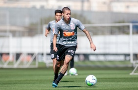 Jogadores na atividade da manhã desta segunda-feira no CT Dr. Joaquim Grava