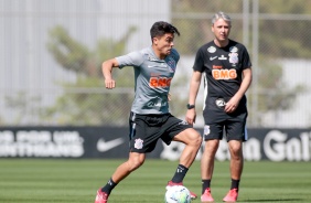 Jogadores na atividade da manhã desta segunda-feira no CT Dr. Joaquim Grava