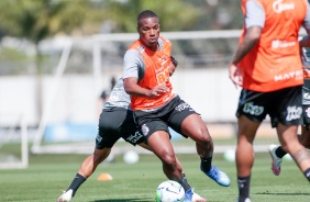 Jogadores na atividade da manhã desta segunda-feira no CT Dr. Joaquim Grava