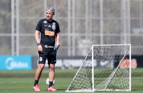 Jogadores na atividade da manhã desta segunda-feira no CT Dr. Joaquim Grava