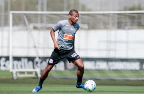 Jogadores na atividade da manhã desta segunda-feira no CT Dr. Joaquim Grava