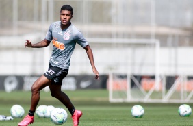 Jogadores na atividade da manhã desta segunda-feira no CT Dr. Joaquim Grava