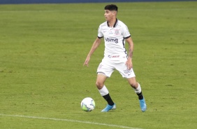 Ángelo Araos durante jogo contra o Grêmio, pelo Campeonato Brasileiro