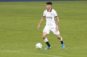 ngelo Araos durante jogo contra o Grmio, pelo Campeonato Brasileiro