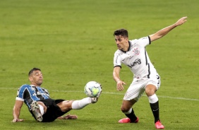 Avelar durante jogo contra o Grêmio, pelo Campeonato Brasileiro