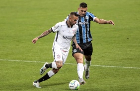 Meia Luan durante jogo contra o Grêmio, pelo Campeonato Brasileiro