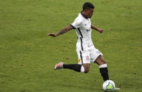 Léo Natel durante jogo contra o Grêmio, pelo Campeonato Brasileiro