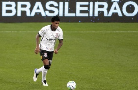 Gil em ação na partida contra o Coritiba