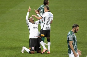 Jô voltou a balançar as redes pelo Corinthians diante do Coritiba