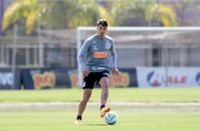 Danilo Avelar no treino desta segunda-feira no CT Joaquim Grava