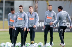 Elenco do Corinthians no treino desta segunda-feira no CT Joaquim Grava