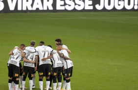 Elenco do Corinthians antes da bola rolar contra o Fortaleza